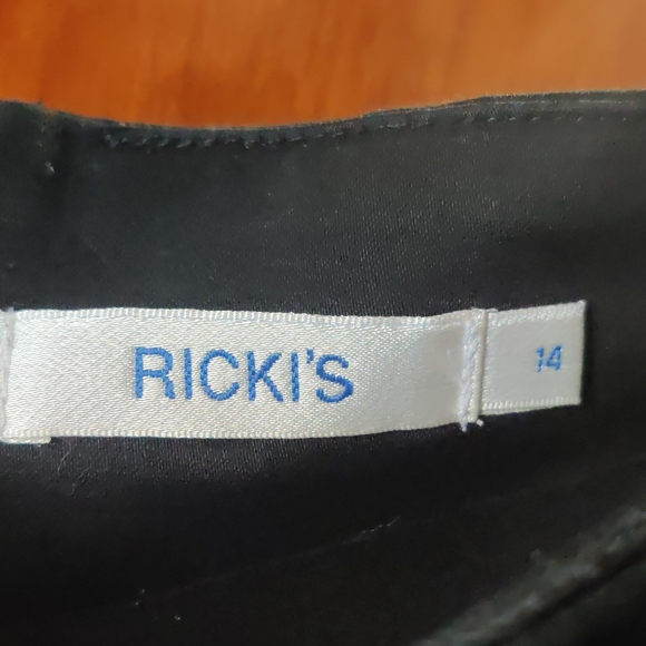 High waisted pencil skirt with button detail - Picture 3 of 3